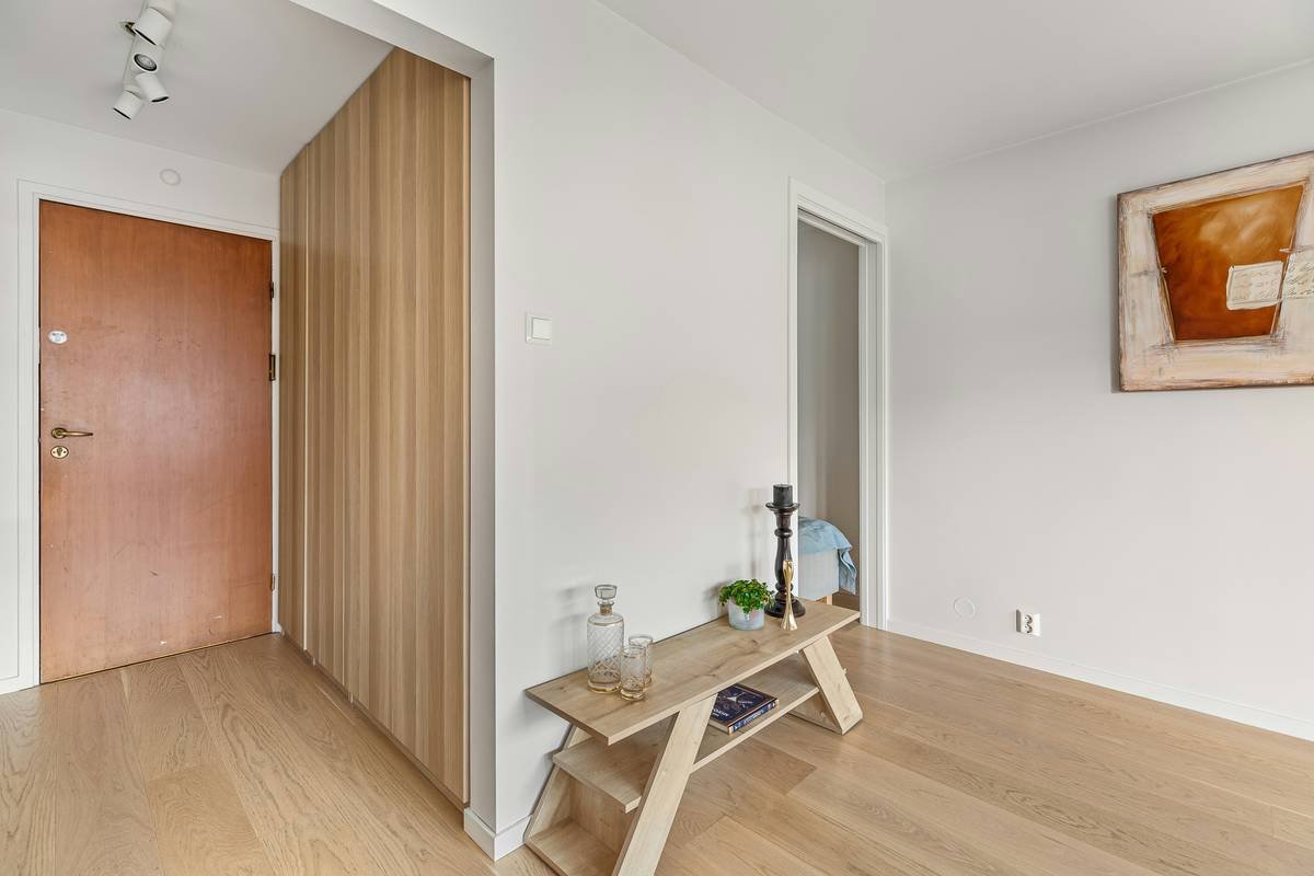 Entryway Benches with Backs: The Overlooked Power Move for Smarter Homes