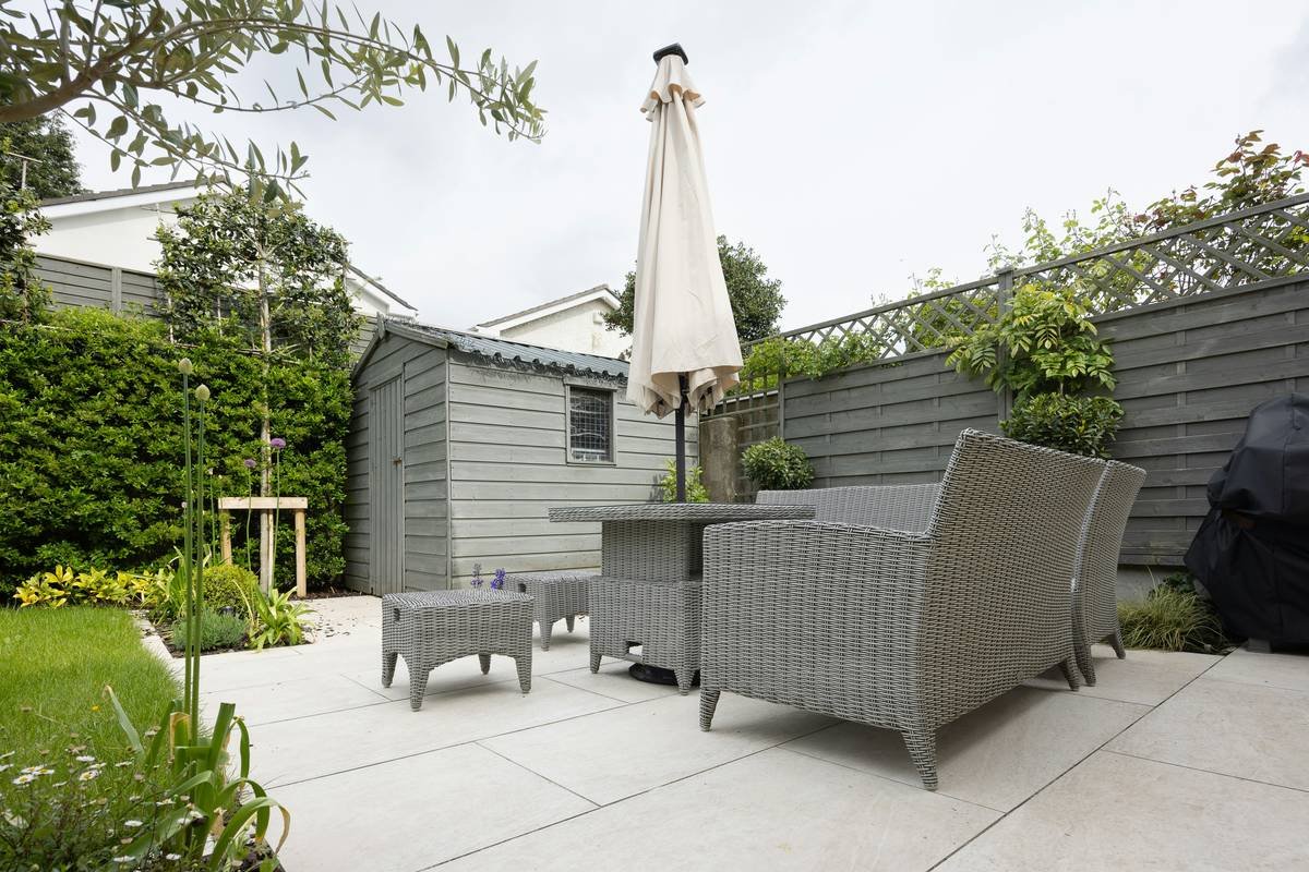Why Your Garden Deserves a B&Q Wooden Bench (And Which One Won’t Rot by Next Summer)